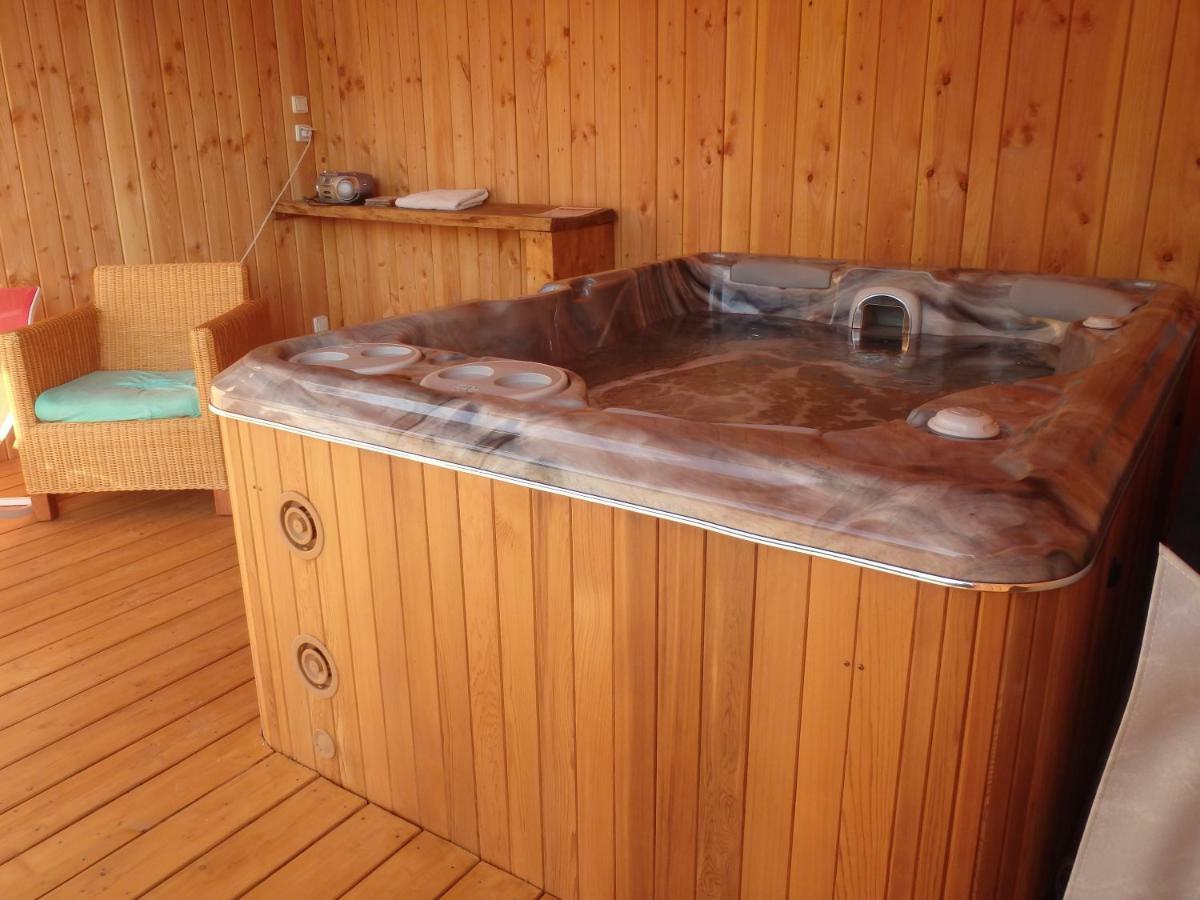Villa Cora Venez Neuve Avec Spa Saint-Bresson Exteriör bild